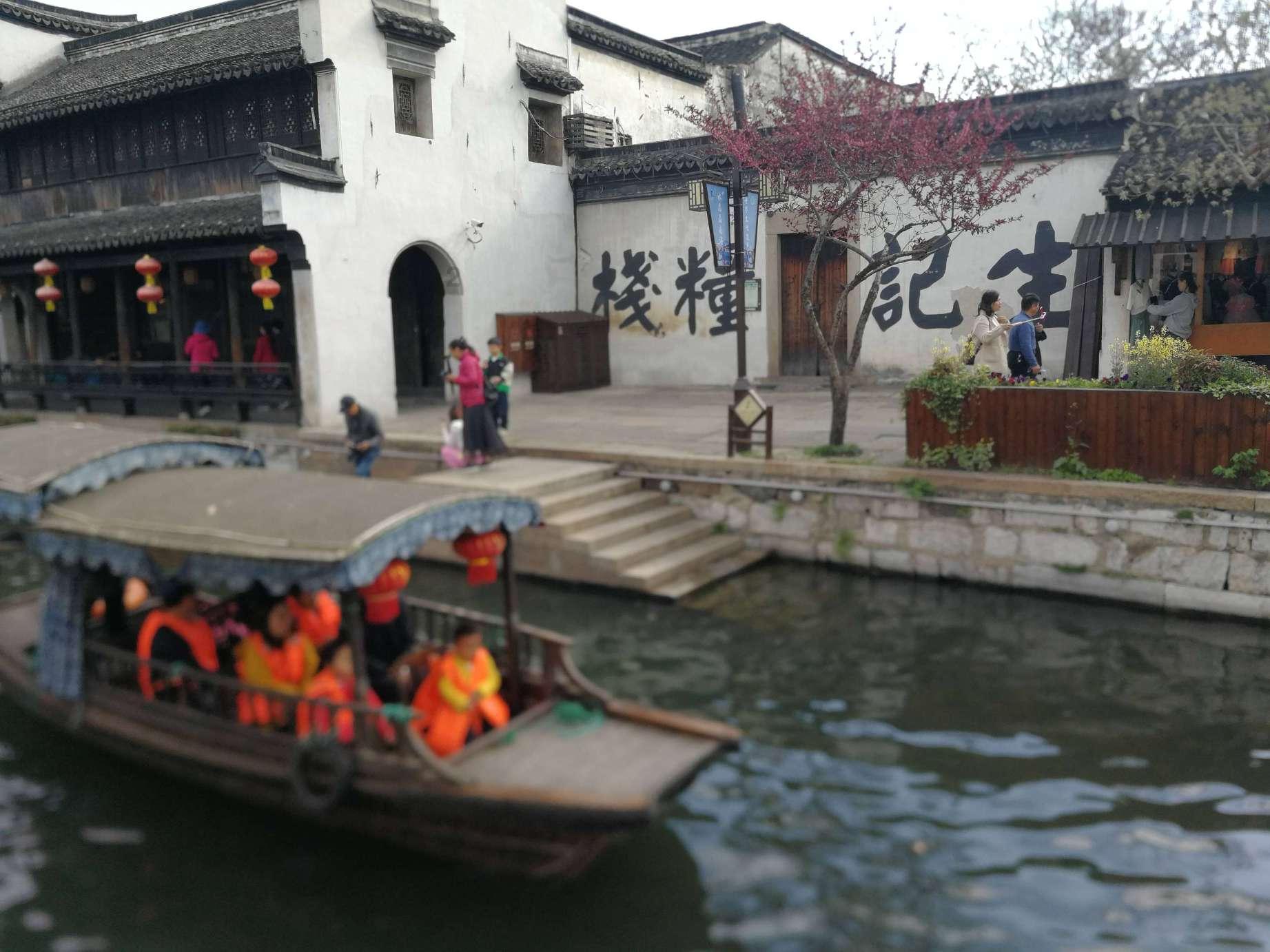 紧闭的闸门